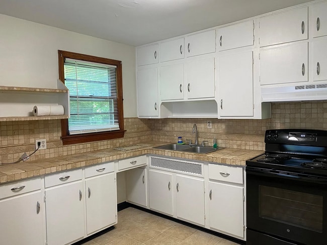 Photo - Charming 2 Bed / 1 Bath Cape Cod in Camp T...