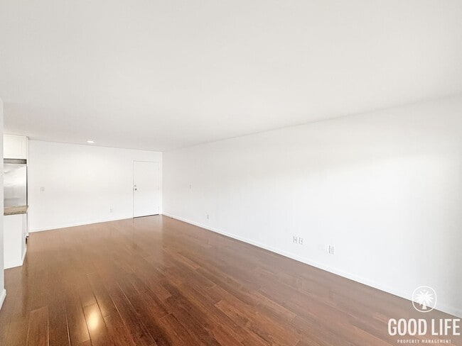 Photo - Beautiful 1BD/1BA W/ Reserved Parking and Laundry On-Site in Pacific Beach! Unit 127