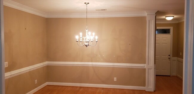 Photo - 315 St Nicholas Trail