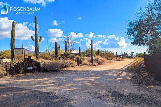 Building Photo - Stunning 2-beds, 2-baths Desert Retreat in the highly desirable North Scottsdale area!