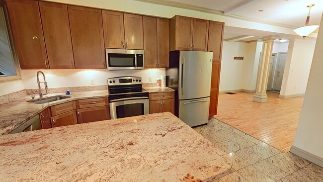 Photo - Large Unit on Newbury St, In-Unit Washer and Dryer, Eat-in Kitchen, All Large Bedrooms, Desirable...
