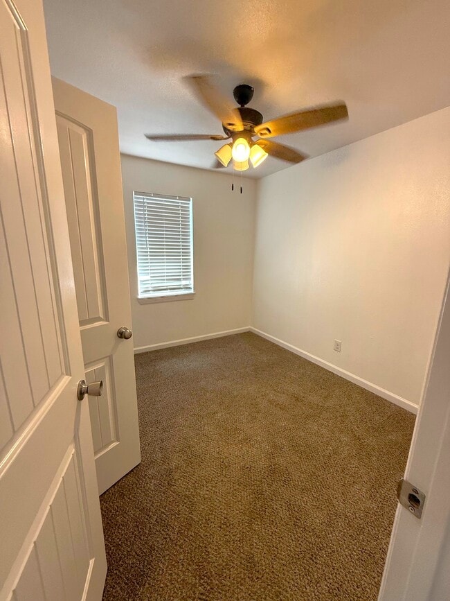 Photo - 828 Horseshoe Dr