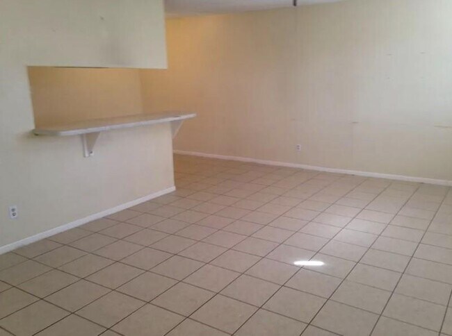 Photo - 208 NW River Rd