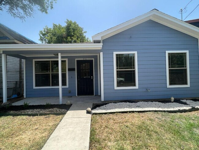 Photo - 216 E Rische St