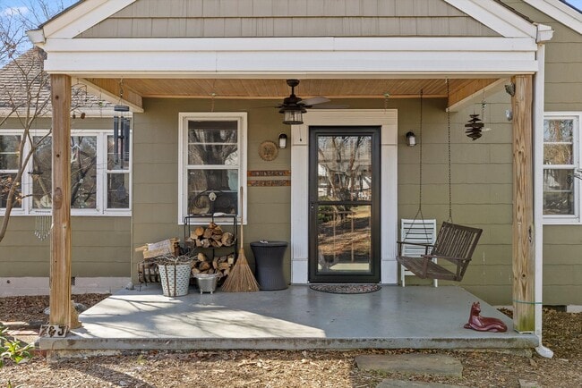 Building Photo - 844 Linden Hall Rd