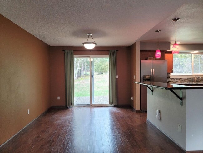 Photo - Pet Friendly 4 bedroom Home with Lots of Space for Everyone!