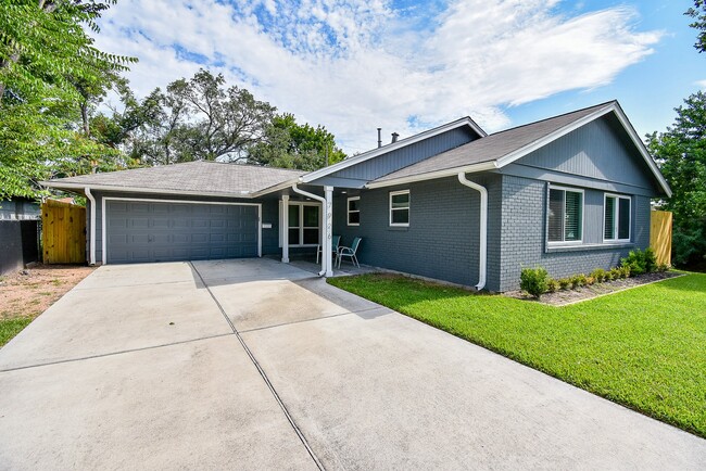 Photo - 7926 Ridgeview Dr House