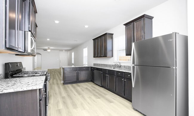 Photo - 446 Amberwood Pk Dr