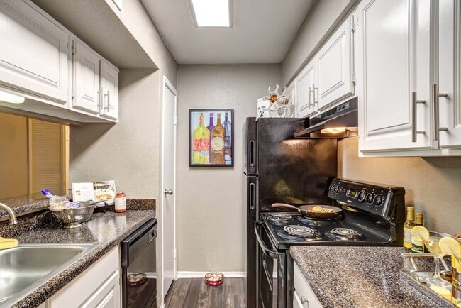 Photo - 1 Month FREE! 1-Bed is Waiting! Unidad 24B1