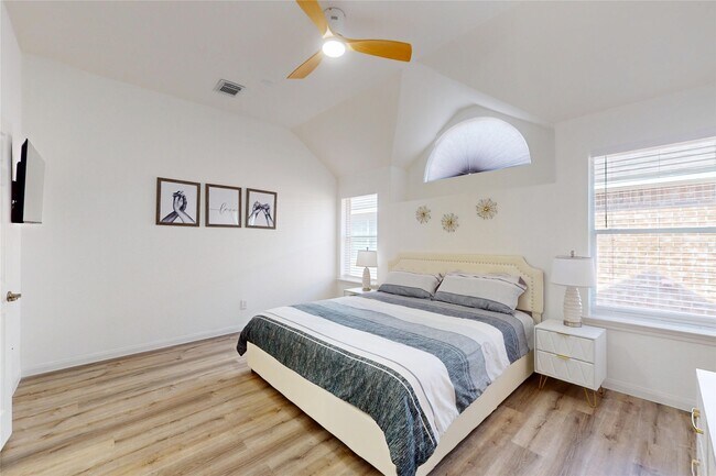 Photo - 18 Avenswood Pl