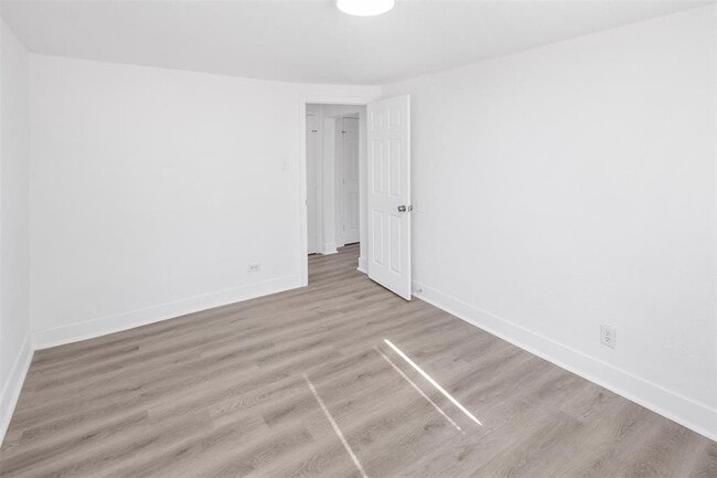 Photo - 1911 Benson St