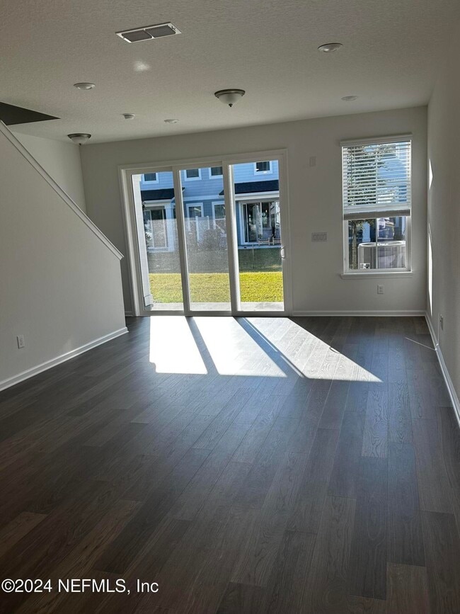 Photo - 33 Thurnham Ln