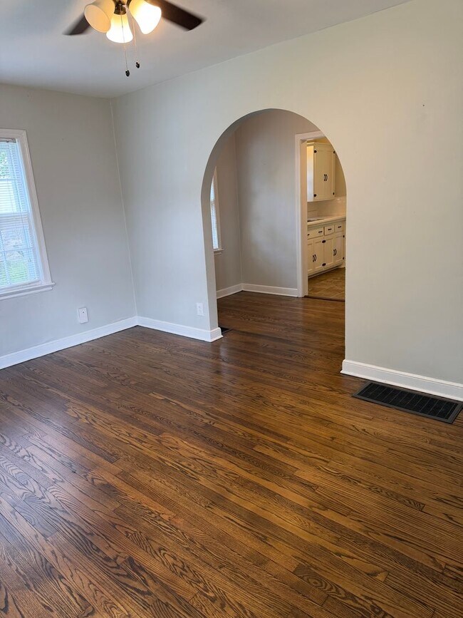 Photo - 2031 Benjamin St