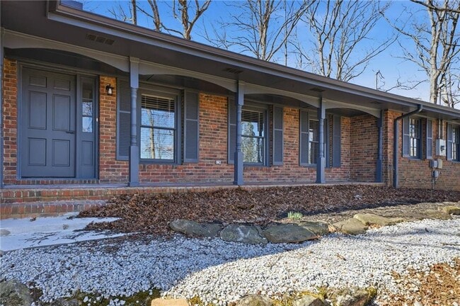 Photo - 1460 Hillcrest Dr