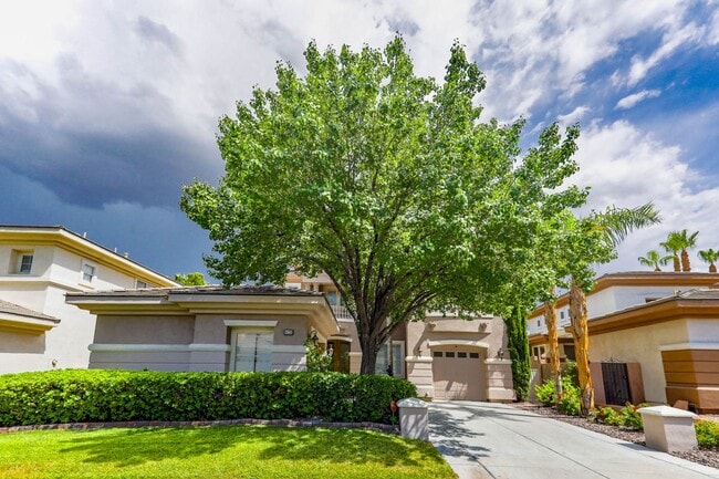 5 Bedroom Pool Home Located In Summerlin G... - 5 Bedroom Pool Home Located In Summerlin G...