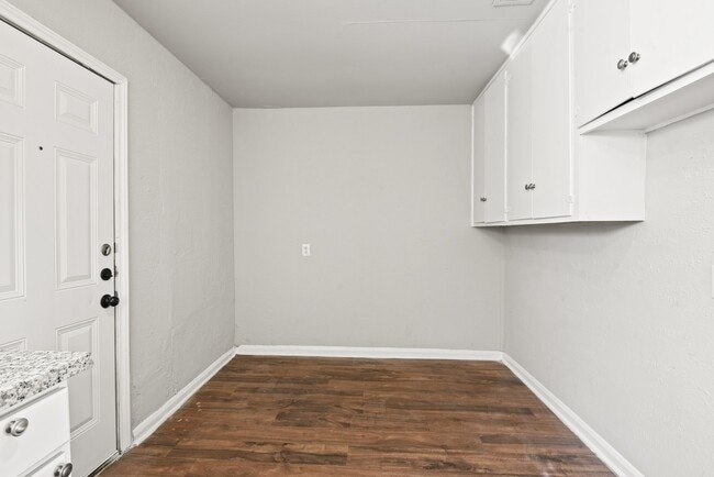 Building Photo - 911 Patsy Dr