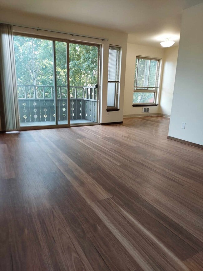 Living room sliding door - Legend House