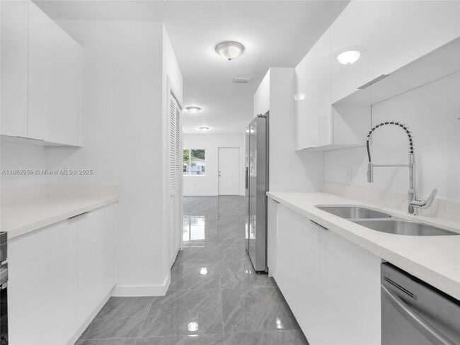 Photo - 3 bedroom in Miami FL 33142