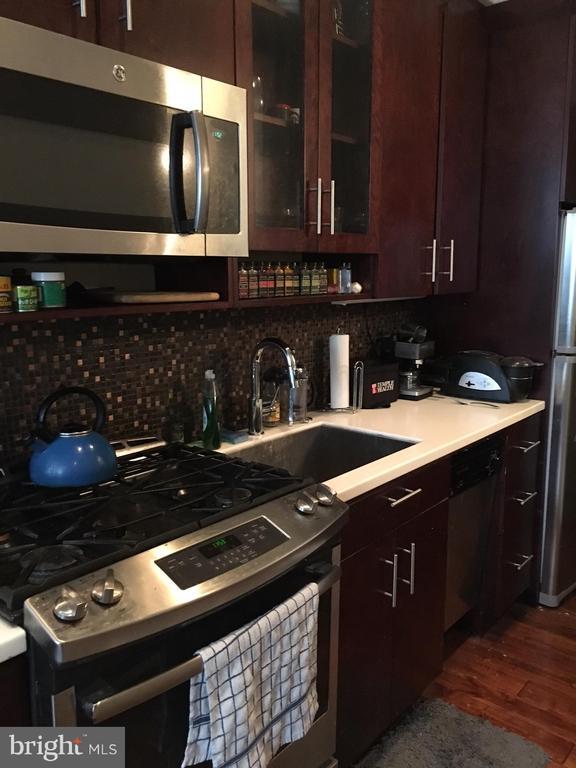 Building Photo - 131 S 13th St Unit 2F