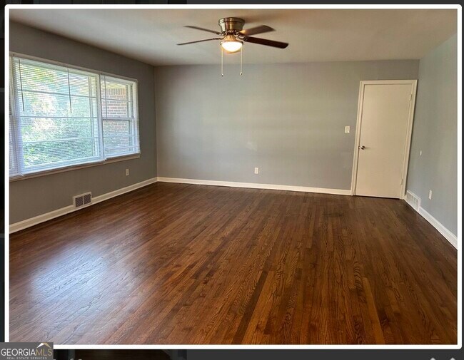 Photo - 2354 Greenglade Rd NE