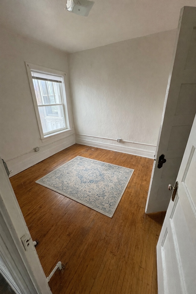 Photo - 608 Wellington St Unit A3