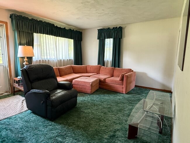 Photo - 945 E Pike Rd