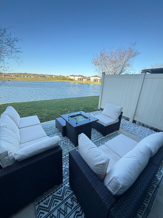 Building Photo - 9208 Hillcroft Dr