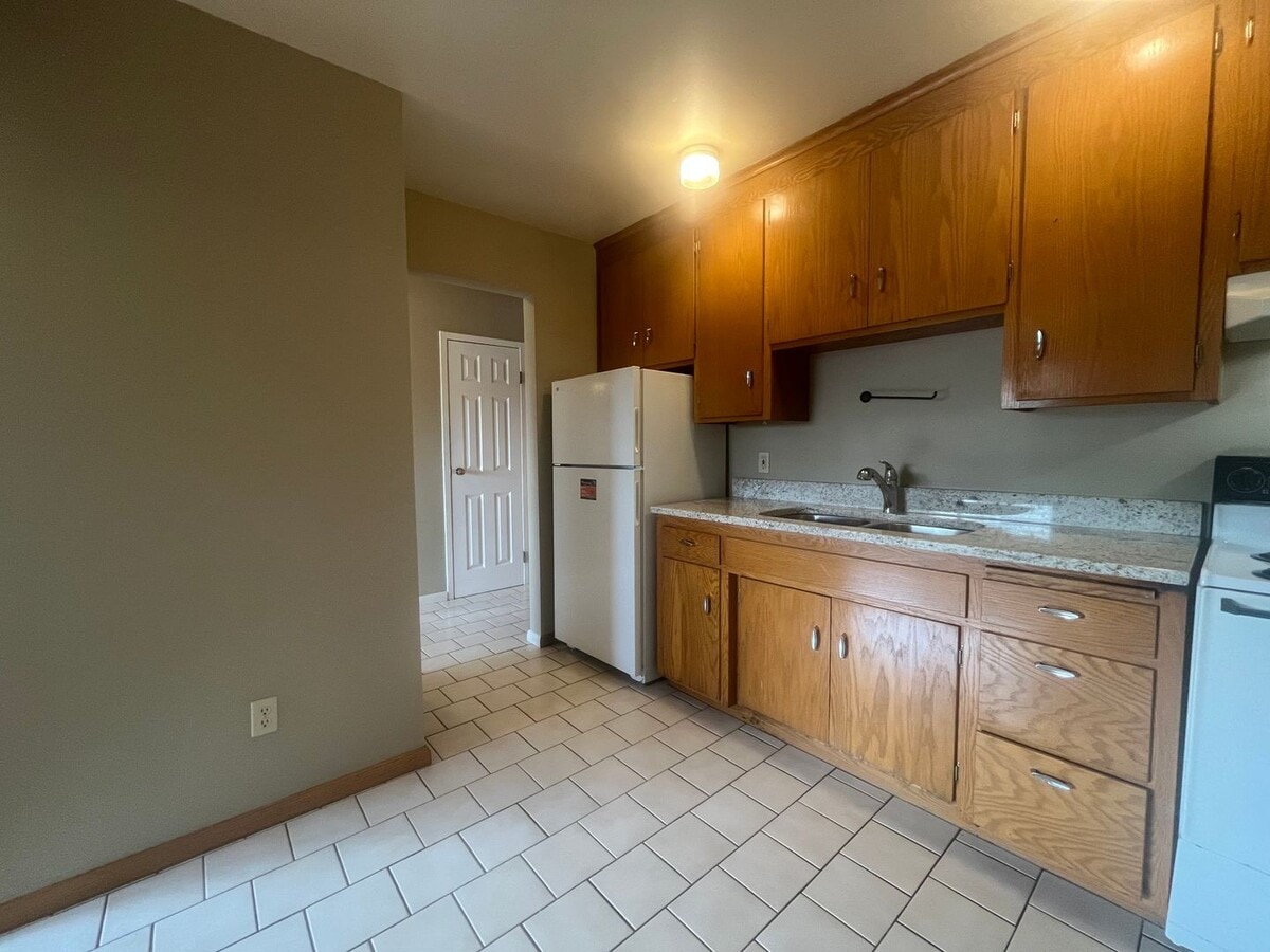 Photo - 804 6th St NW