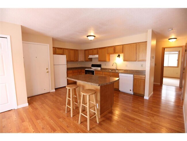 Photo - 926 Wescott Trail Unit 201