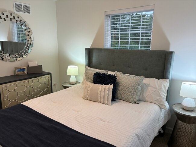 Photo - 1432 Naperville Wheaton Rd