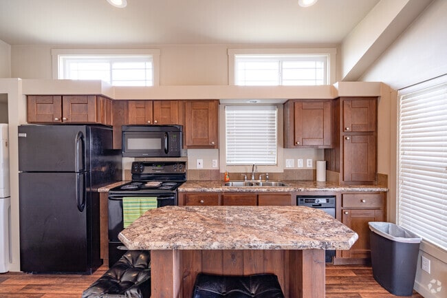 Photo - Creekside Oaks