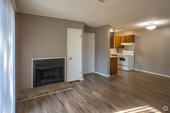 2BR, 1BA - 750SF - Brandywine Gardens Apartments