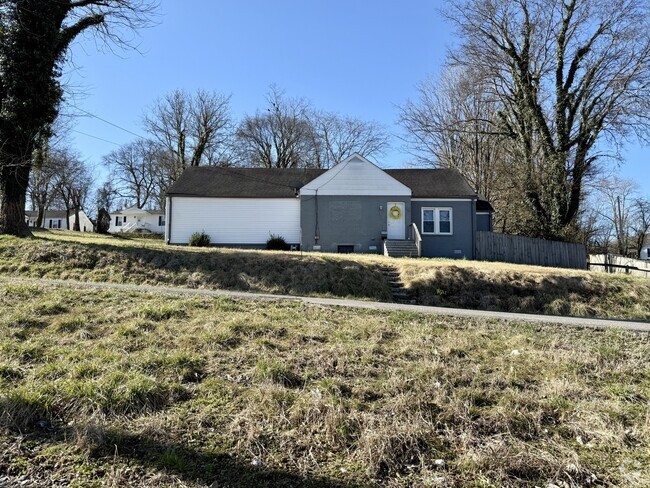 Building Photo - 106 Read Ave Rental