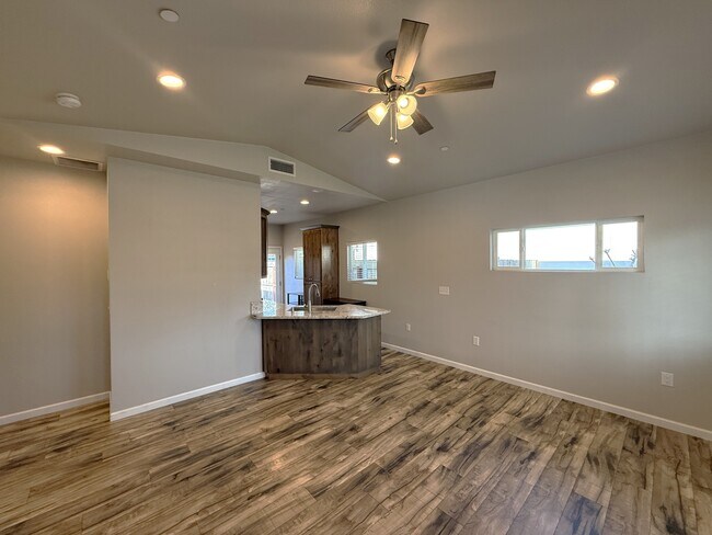 Photo - 1472 Hooker Oak Ave