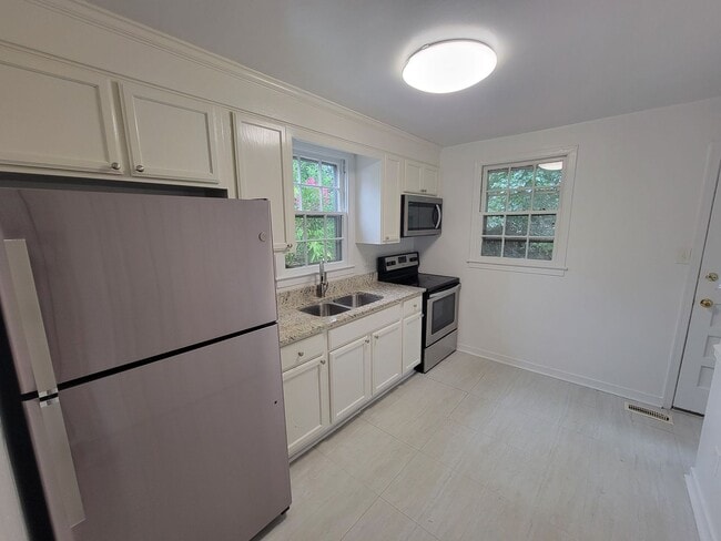 Photo - 2014 Bluemont Dr