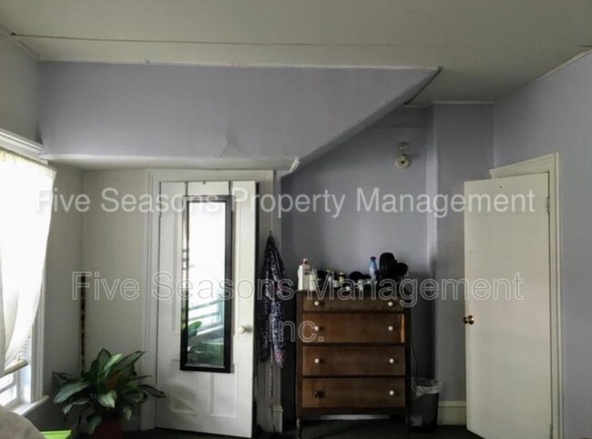 Photo - 77 N Union St