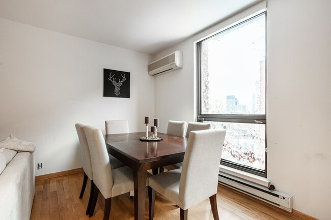 Photo - 1500 Ave des Pins Ouest Unit 403