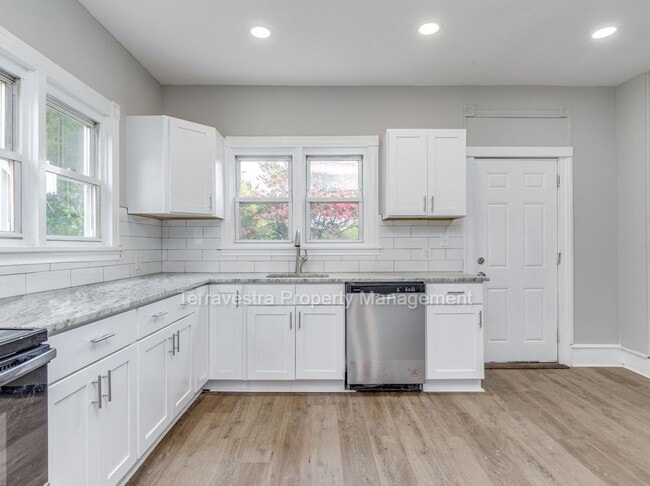 Building Photo - 116 W Main St Unit 1