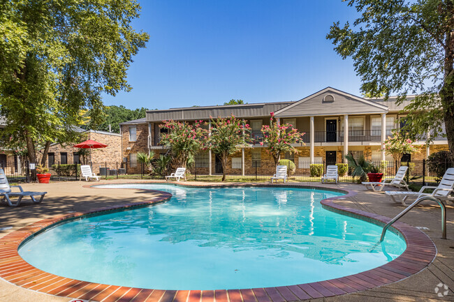 Building Photo - RIVERSIDE OAKS APARTMENTS