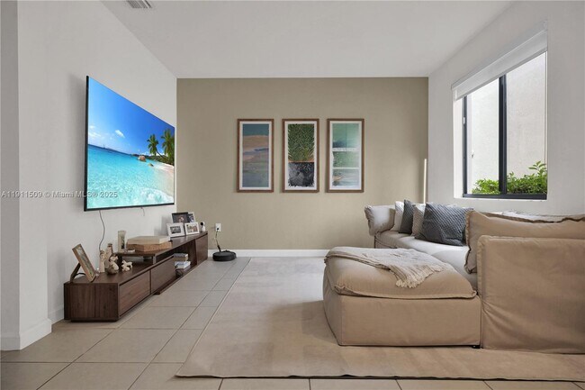 Photo - 909 NE 211th St