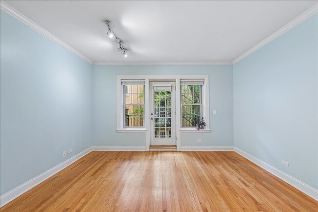 250-2 N Lincoln Ave