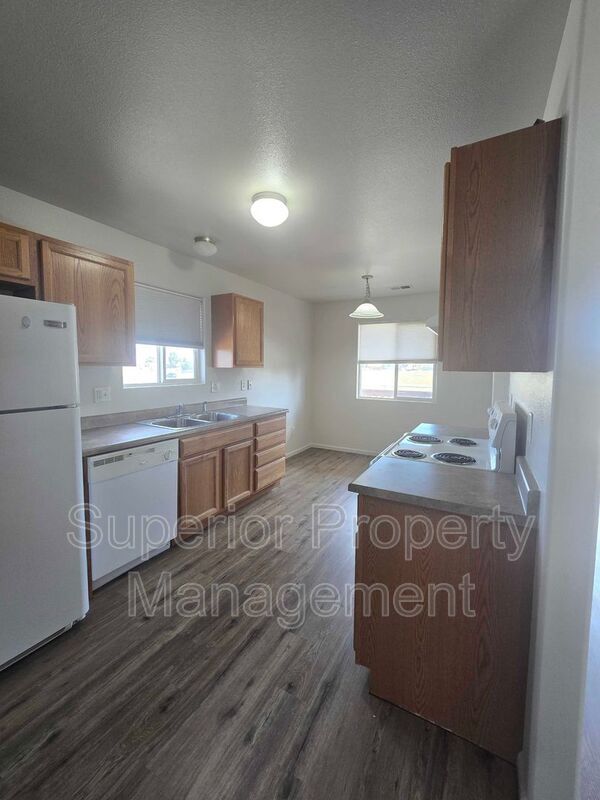 Photo - 623 W 2nd St