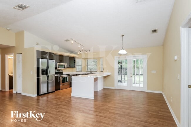 Photo - 2078 SW Idaho Ln