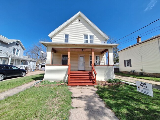 Building Photo - 344 1st St Unit 344 A 1st St.