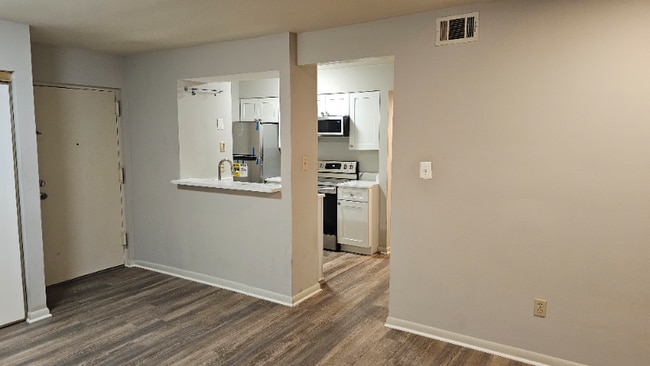 Photo - 8501 Barrington Ct Unidad B