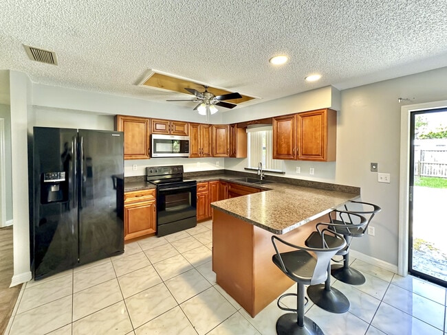 Photo - 11201 Harding Dr