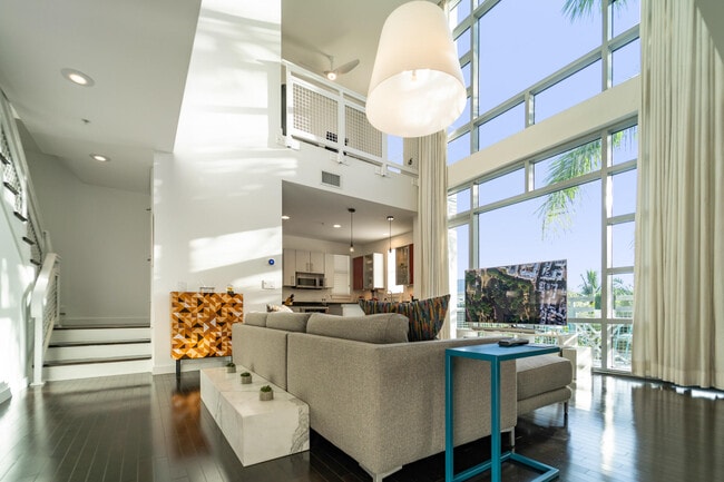 Building Photo - 335 SE 6th Ave Unit 311 Rental