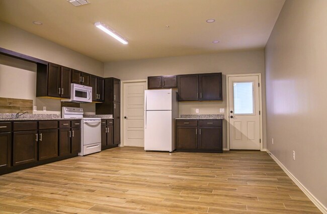 Photo - 1402 S H St Unidad C-14