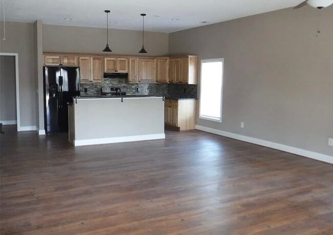 Photo - 308 S Poplar St