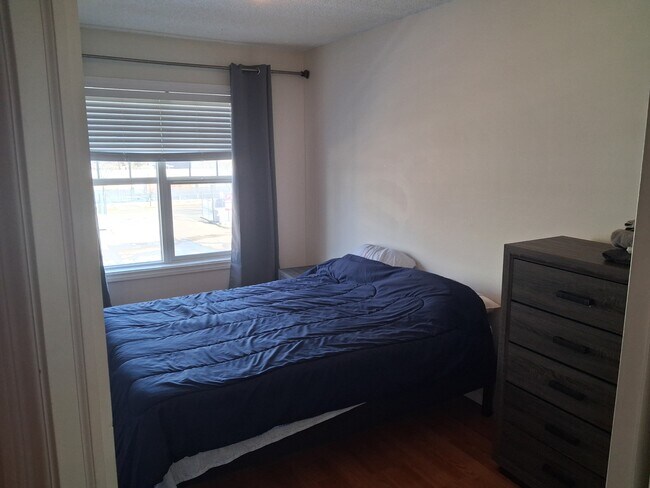 Photo - 112-214 14 Ave SE Unit 1